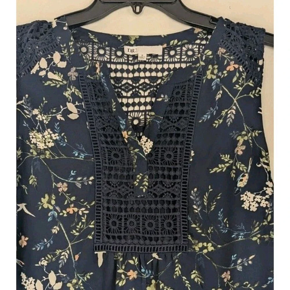 DR2 Tank Top Blouse Size М Womans Navy Blue Floral Sleeveless Crochet Trim - Picture 3 of 7